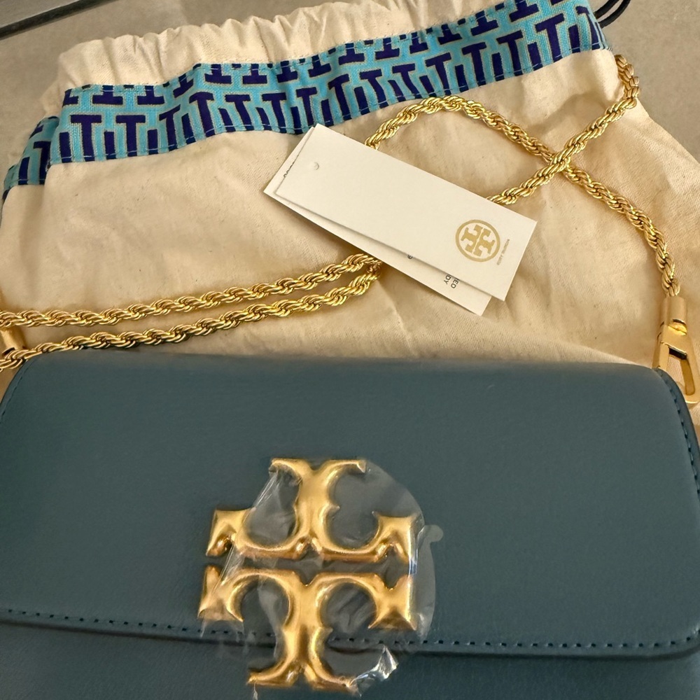 Tory Burch Eleanor Textured Phone Crossbody Wallet - Picture 9 of 9